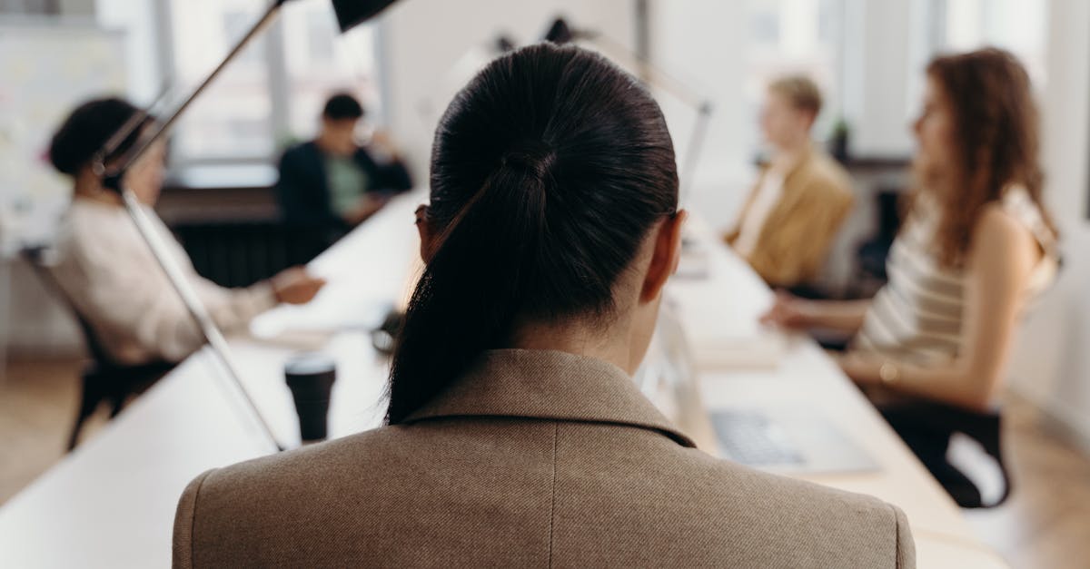 分发实名账号：代理注册香港公司哪里好